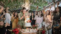 Ulang tahun Luna Maya ke-36 (Sumber: Instagram/imagenic)