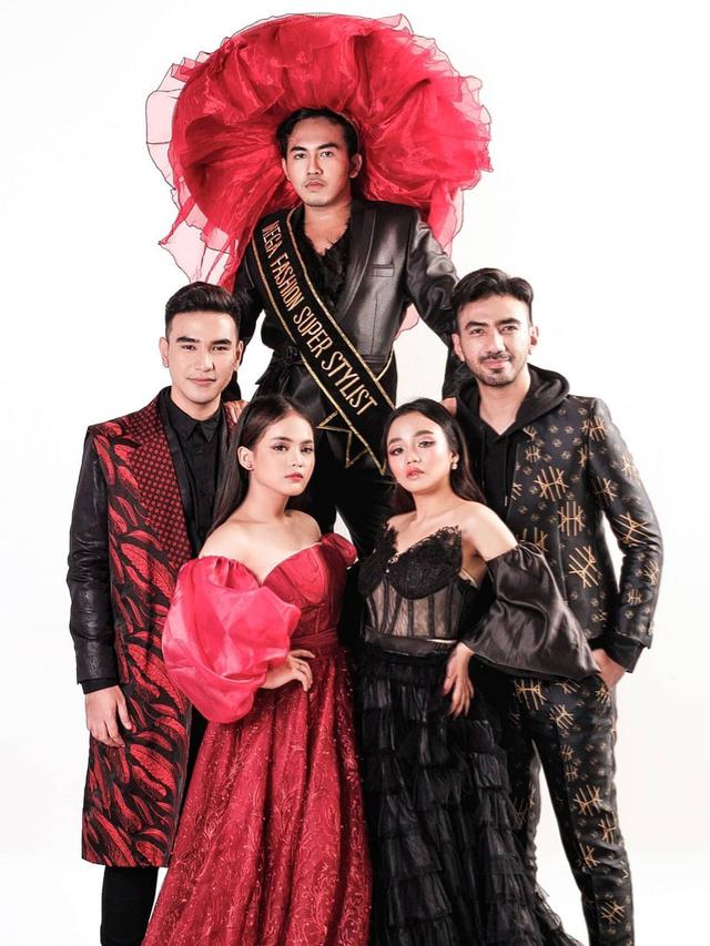 6 Gaya Pemotretan Terbaru Putri DA 4, Tampil Menawan dengan Gaun Merah