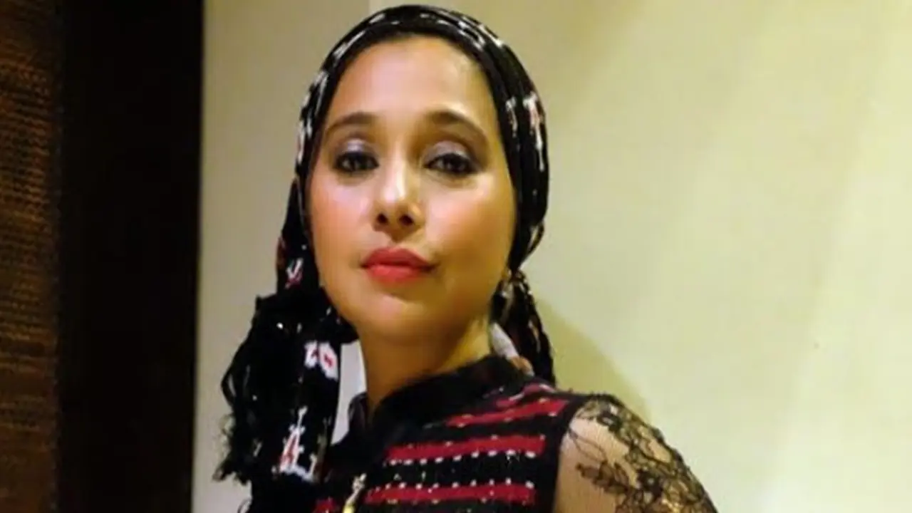Raih Penghargaan Bunda Etnik Indonesia, Ini 6 Potret Ayu Azhari Pakai Baju Tradisional