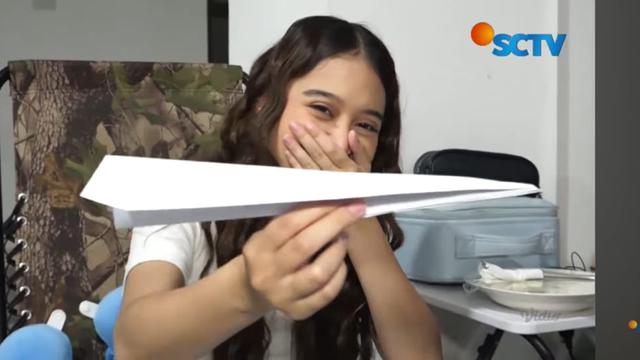 Keseruan pemain Sinetron SCTV Cinta Sedalam Rindu di balik layar. (Hot Shot/ YouTube - SCTV)