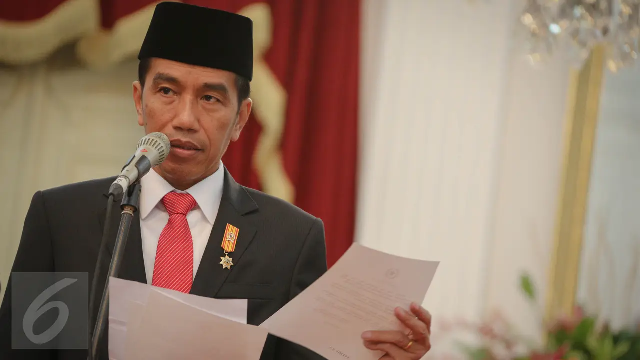 20150817-Jokowi Sikapi Soal Jatuhnya Pesawat Trigana Air-Jakarta-Jokowi  