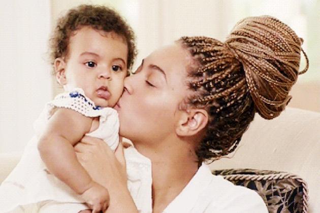 Beyonce dan putrinya, Blue Ivy | Foto: copyright hollywoodtake.com