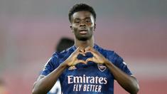 Pemain Arsenal, Bukayo Saka, melakukan selebrasi usai mencetak gol ke gawang Southampton pada laga Liga Inggris di Stadion St Mary, Selasa (26/1/2021). Arsenal menang dengan skor 3-1. (AP/Frank Augstein, Pool)