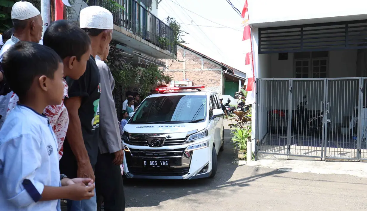 Komedian Nina Carolina atau yang akrab dikenal dengan panggilan Mpok Alpa meninggal dunia pada Jumat pagi, 15 Agustus 2025. (KapanLagi.com/Budy Santoso)