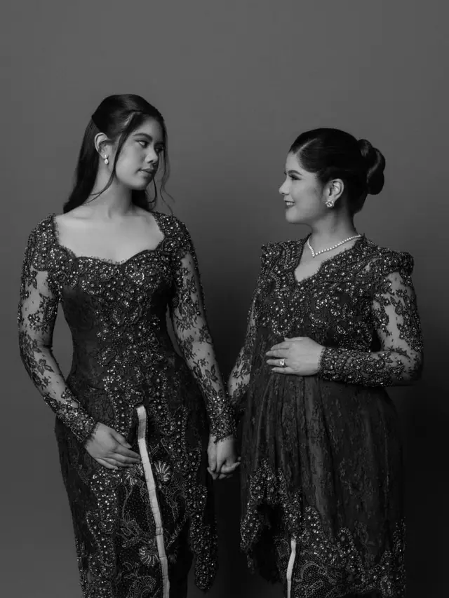 Almira Tunggadewi saat Maternity Shoot Annisa Pohan cantik berkebaya. [@annisayudhoyono]