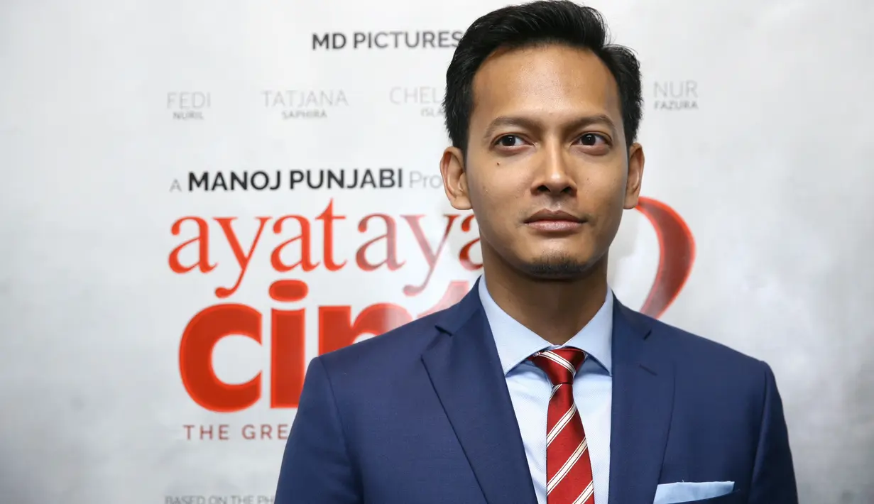 Hal itu pun memaksa Fedi untuk menanggalkan karakter Fahri sebagai Mahasiswa di film sebelumnya untuk memerankan Fahri yang sudah dewasa. (Nurwahyunan/Bintang.com)