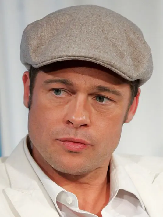 Melansir People, Pitt yang diwawancarai oleh awak media beberapa waktu lalu menagatakan bahwa ia tak menyembunyikan permasalahan ini. Meskipun sempat berseteru, ia dan Jolie akan tetap menjaga anak-anak. (AFP/Bintang.com)