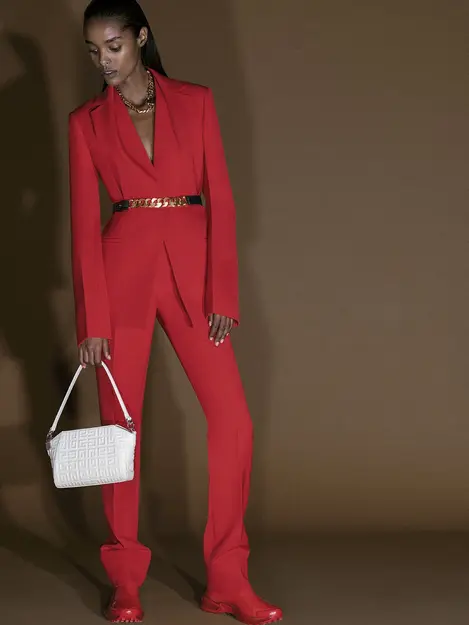 Koleksi Givenchy Fall 2021 Hasil Mengeksplorasi Elemen pada ...