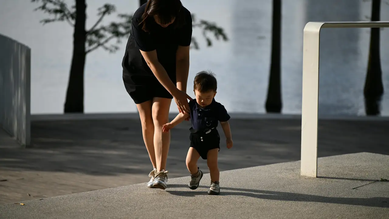 Tips Membantu Anak Belajar Berjalan dengan Aman