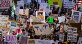 Les manifestants ont soulevé des brochures pendant la manifestation nationale 