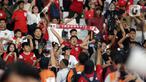 Pendukung Timnas Indonesia bersorak merayakan kemenangan Garuda Muda saat laga Semifinal Piala AFF U-23 2025 melawan Thailand di Stadion Utama Gelora Bung Karno (SUGBK), Jakarta, Jumat (25/7/2025). (Liputan6.com/Helmi Fithriansyah)