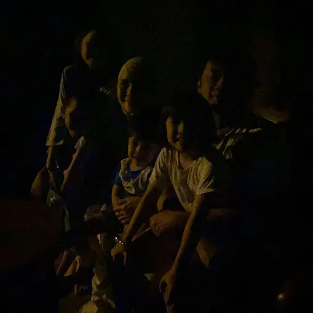 Zaskia Adya Mecca rayakan earth hour bareng keluarga. (Foto: Instagram @zaskiadyamecca)