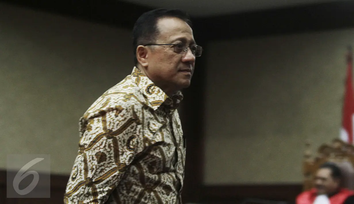 Mantan Ketua Dewan Perwakilan Daerah (DPD), Irman Gusman usai menjalani sidang di Pengadilan Tipikor Jakarta, Senin (20/2). (Liputan6.com/Helmi Afandi)