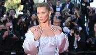 Bella Hadid Ungkap Beratnya Dampak Fisik dan Mental Akibat Penyakit Lyme
