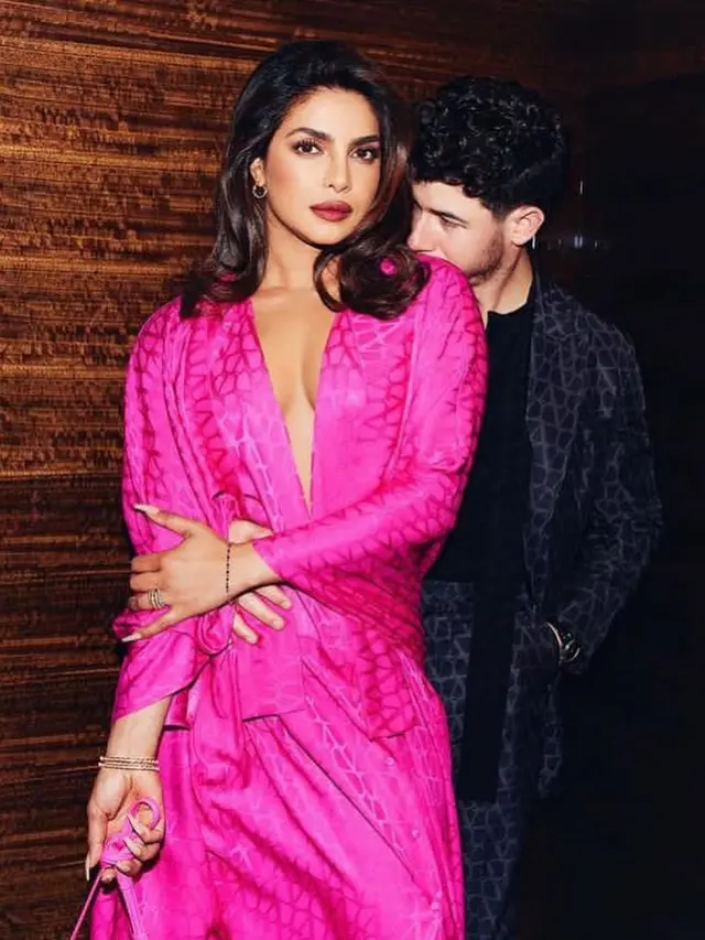 Adu Kompak Pasangan Nick Jonas-Priyanka Chopra dan Romeo Beckham-Nicole Peltz di Paris Fashion Week