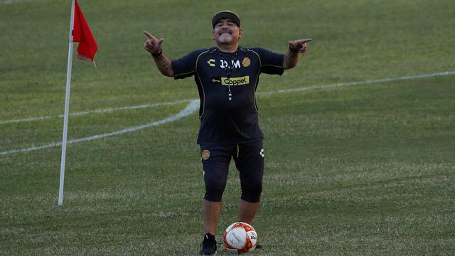 Gaya Diego Maradona Saat Latih Klub Divisi 2 Meksiko