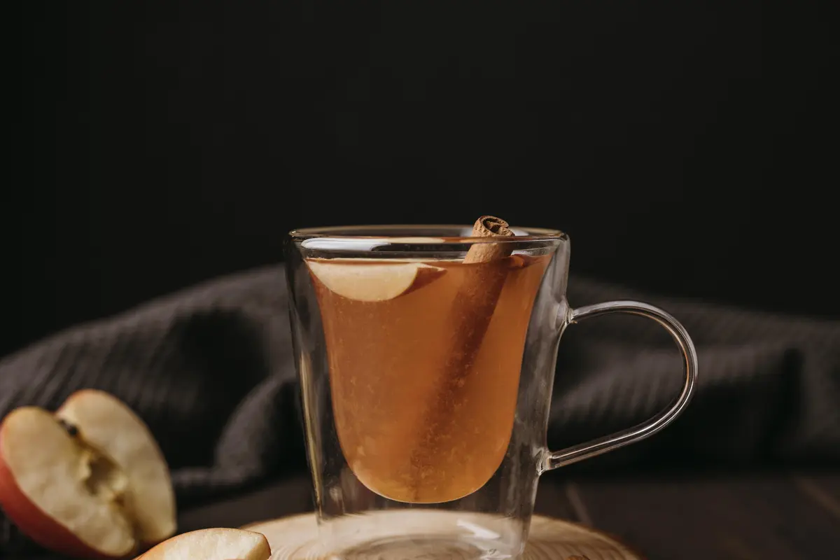 teh apel kayu manis