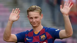 2. Frenkie de Jong (Barcelona/Belanda) - Gelandang. (AFP/Lluis Gene)