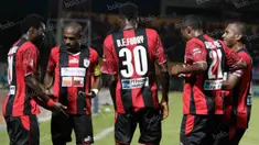 Para pemain Persipura merayakan gol yang dicetak James Koko Lomell ke gawang Persija pada laga Torabika Soccer Championship 2016 di Stadion Mandala, Jayapura, Jumat (29/4/2016). (Bola.com/Nicklas Hanoatubun)