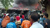 Kebakaran di dekat Mal gandari City. (Twitter.com/@JunetKajo)