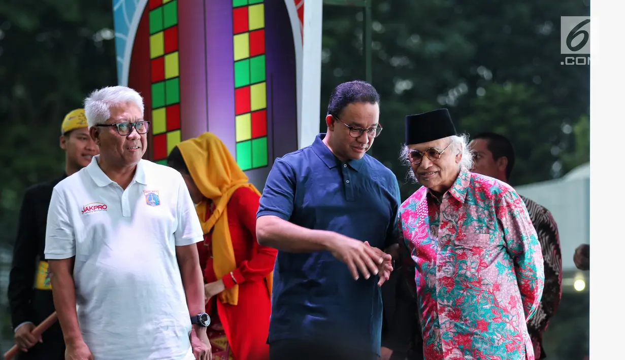 Gubernur DKI Jakarta Anies Baswedan, Dirut PT Jakarta Propertindo Dwi Wahyu Daryoto dan Budayawan Salim Said saat meresmikan groundbreaking Revitalisasi TIM di Jakarta, Rabu (3/7/2019). Pemprov DKI Jakarta akan revitaliasi TIM dalam rangka mendukung program Pemerintah. (Liputan6.com/Johan Tallo)