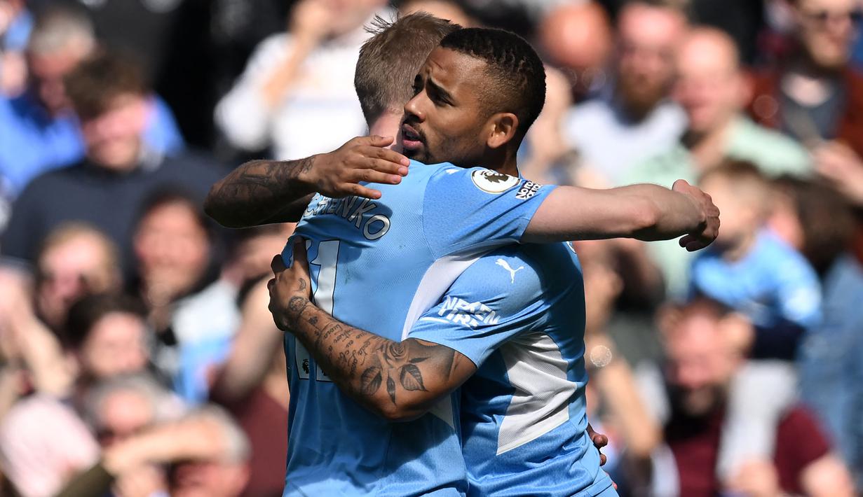 Gabriel Jesus yang kini tengah menjalani musim kedua bersama Arsenal menjadi pemain Brasil kelima yang sukses mencetak hattrick di Premier League. Telah 8 musim berlaga di Premier League bersama Manchester City dan Arsenal seja tengah musim 2016/2017, ia telah bermain dalam total 202 laga dengan torehan 73 gol dan 42 assist, termasuk 1 kali hattrick dengan mencetak 4 gol (quattrick) pada pekan ke-34 musim 2021/2022 saat Man City menang 5-1 atas Watford (23/4/2022). (AFP/Paul Ellis)