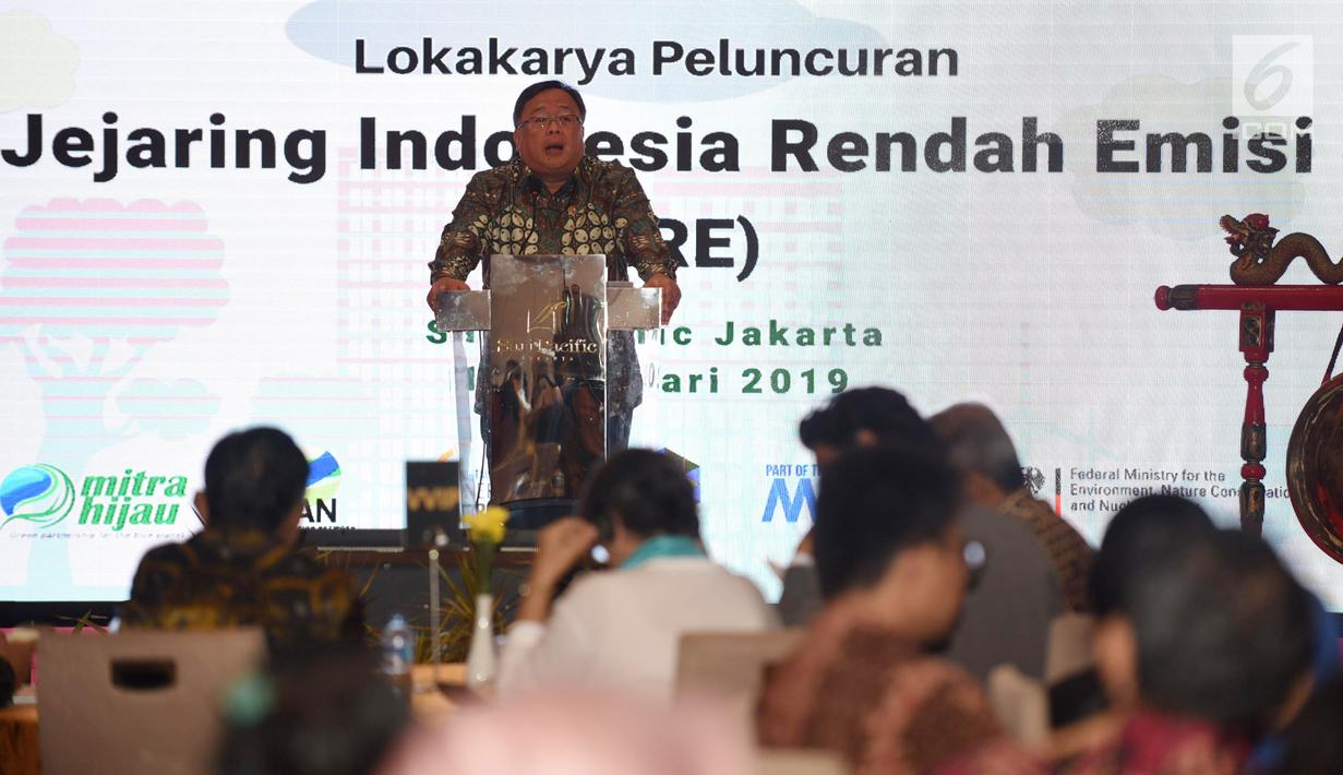 Kepala Bappenas Bambang Brodjonegoro memberi paparan dalam peluncuran Jejaring Indonesia Rendah Emisi (JIRE) di Jakarta, Selasa (19/2). Bappenas telah memasukkan program pembangunan rendah karbon dalam penyusunan RPJMN 2020-2024. (Liputan6.com/HO/Mic)