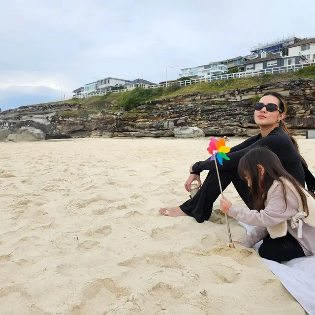 Potret Hangat Raisa, Zalina dan Hamish Daud Saat Liburan di Sydney