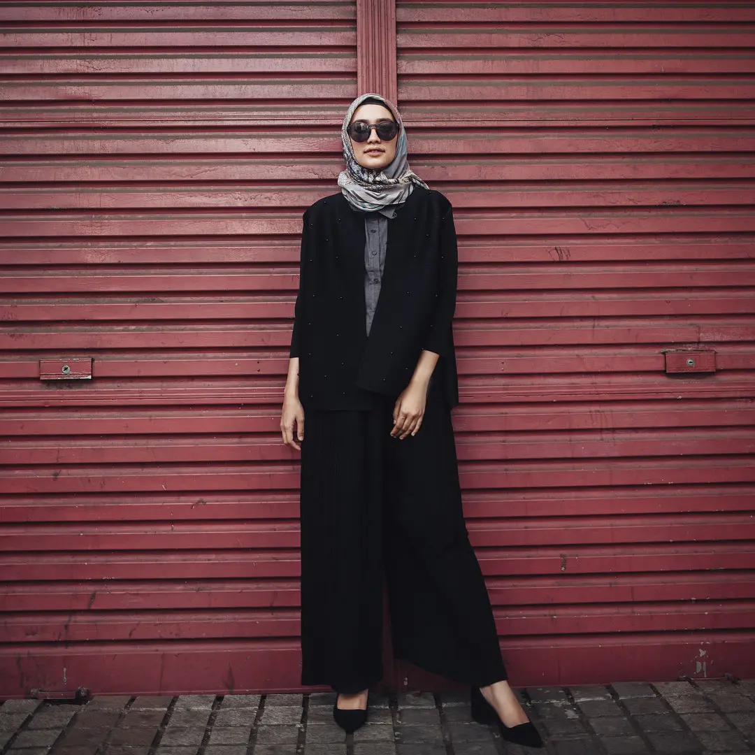 Mix and match hijab super kasual. (Image: @megaiskanti/instagram)
