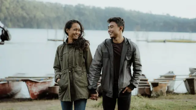 couple romantis bahagia