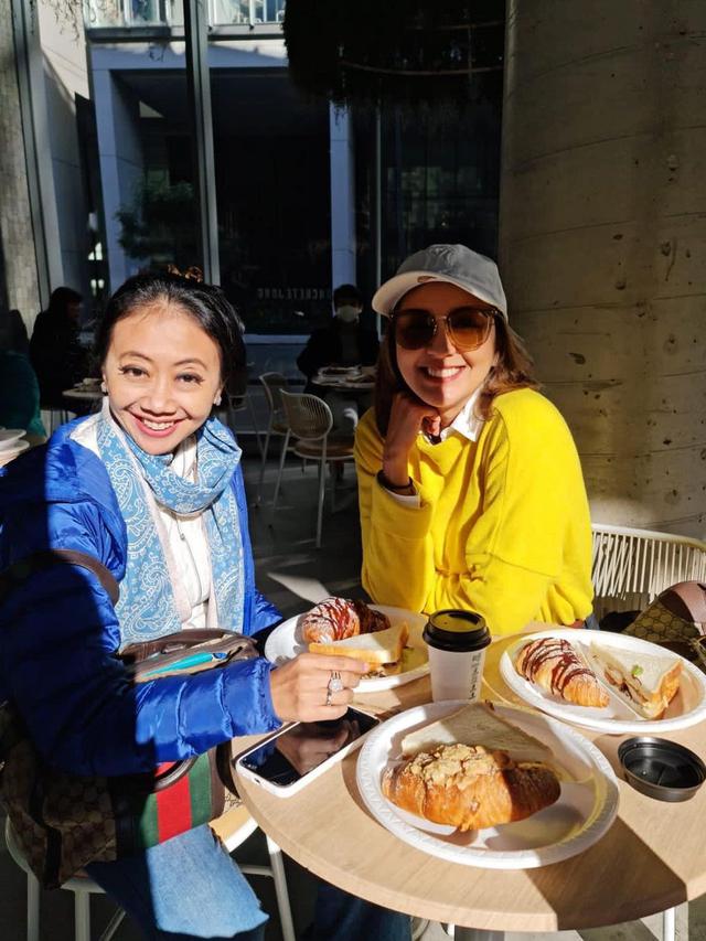 Persahabatan Donna Agnesia dan Asri Welas