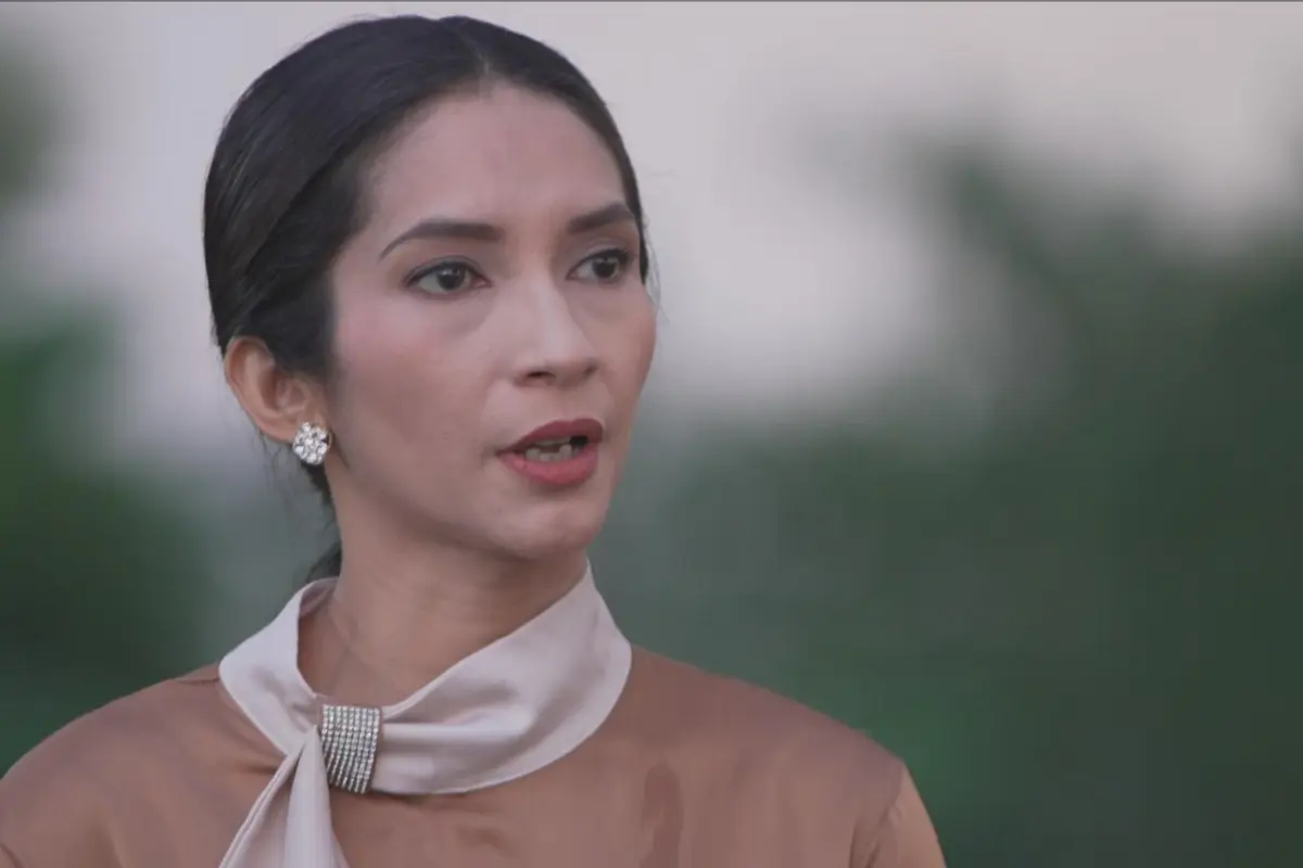 Di Antara Dua Cinta