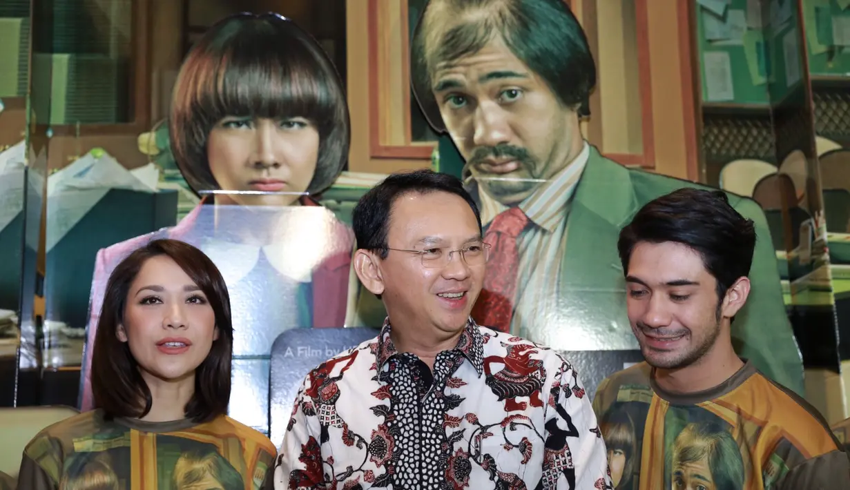 Ahok yang menjadikan agenda rutin nonton bareng, memesan 500 tiket bulan ini. Kemarin, acara nonton bersama film 'My Stupid Boss' di XXI Epicentrum, Kuningan, Jakarta Selatan, Kamis (19/5/2016). (Galih W. Satria/Bintang.com)