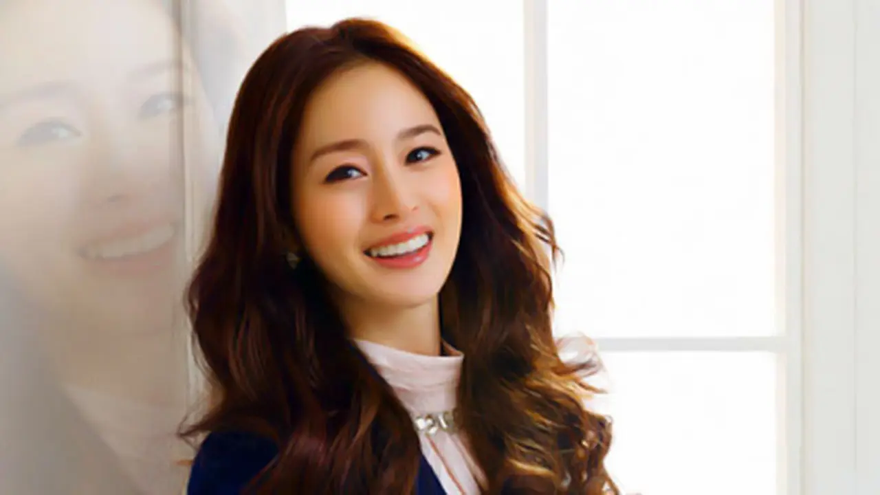 Senyum Kim Tae Hee yang akan menghiasi hari-hari Rain.