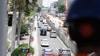 Jalan MH Thamrin terlihat lebih sepi tanpa sepeda motor yang melintas, Jakarta, Rabu (17/12/2014). (Liputan6.com/Faizal Fanani)