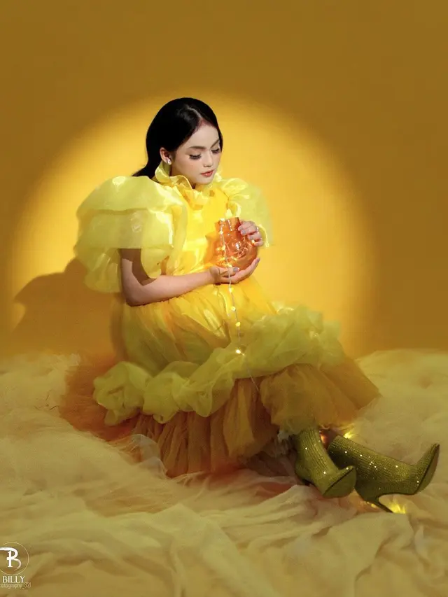 Biasa Natural, Ini 6 Potret Putri DA dengan Makeup Tebal