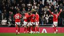 Pemain Nottingham Forest merayakan gol yang dicetak oleh Chris Wood ke gawang Tottenham Hotspur dalam laga lanjutan Liga Inggris 2024/2025 di Tottenham Hotspur Stadium, London, Inggris, Selasa (22/04/2025). (AFP/Ben Stansall)