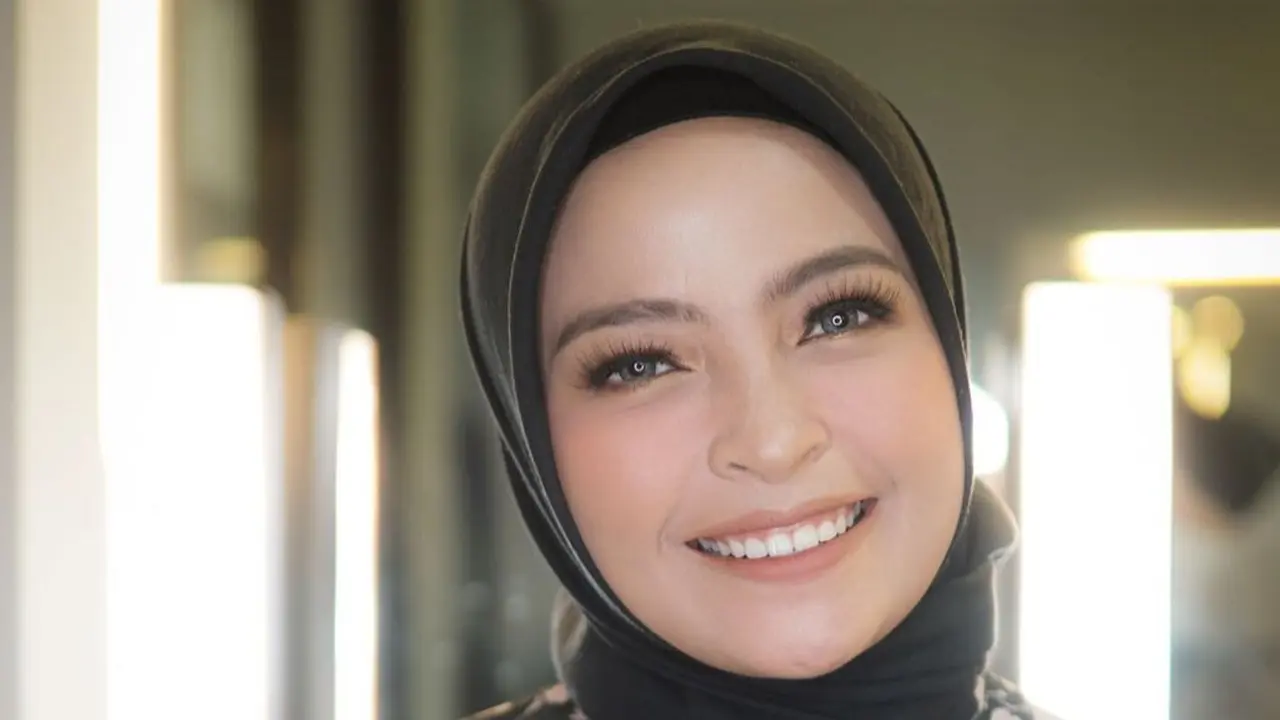 Berat Badan Turun 12 Kg, Ini 6 Potret Terbaru Tantri Kotak yang Makin Langsing