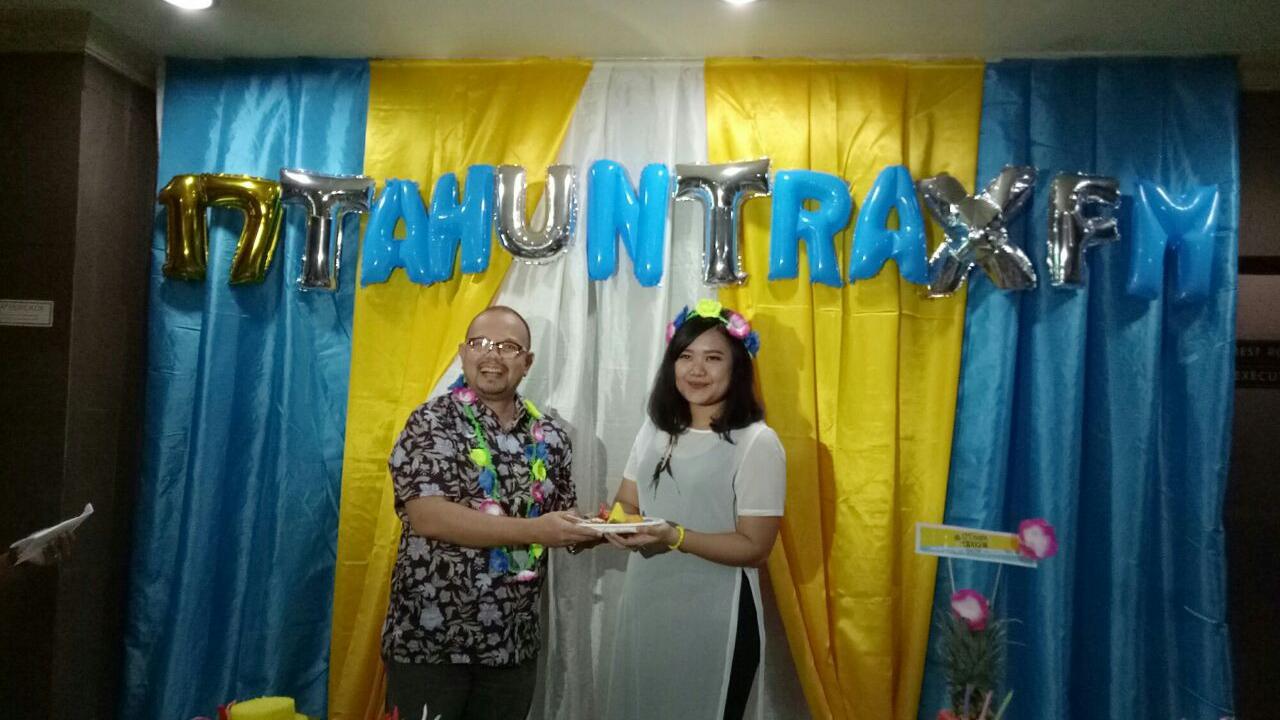hut trax fm yang ke 17