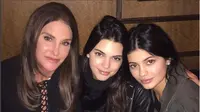 Ketika Trio Cantik Jenner Tampil Bersama [foto: instagram/kyliejenner]