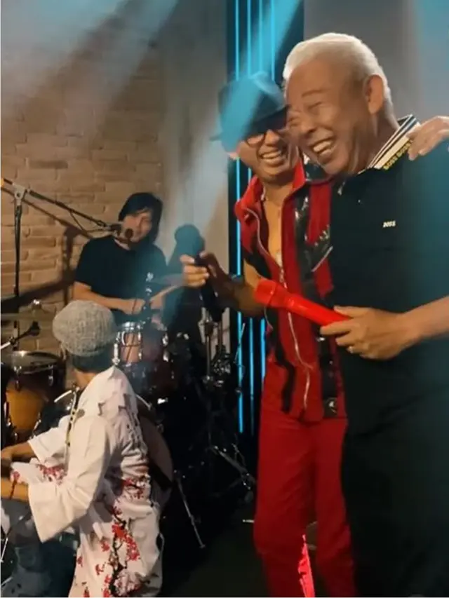 Alih-Alih Bernyanyi, Ini 6 Momen Once Mekel Pilih Main Drum saat Lagu Dewa 19