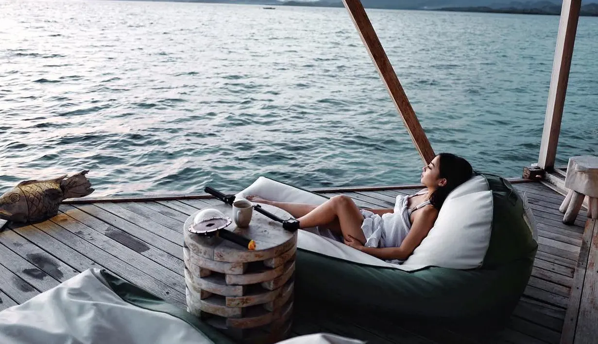 "Ini yang paling dibutuhkan saat di pertengahan minggu," tulis Nikita sebagai keterangan foto. (foto: instagram.com/nikitawillyofficial94)