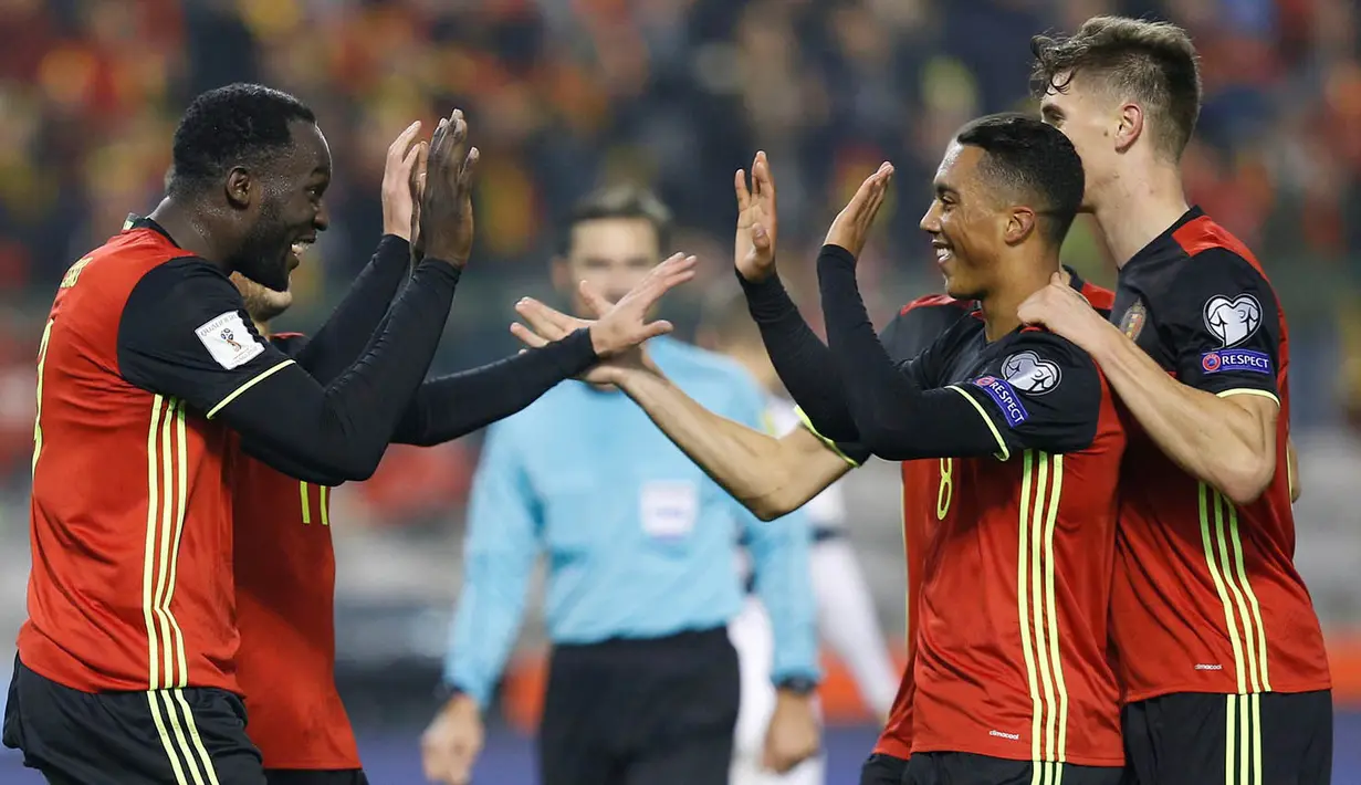 Striker Belgia, Romelu Lukaku, merayakan gol yang dicetaknya ke gawang Estonia. (Reuters/Francois Lenoir)