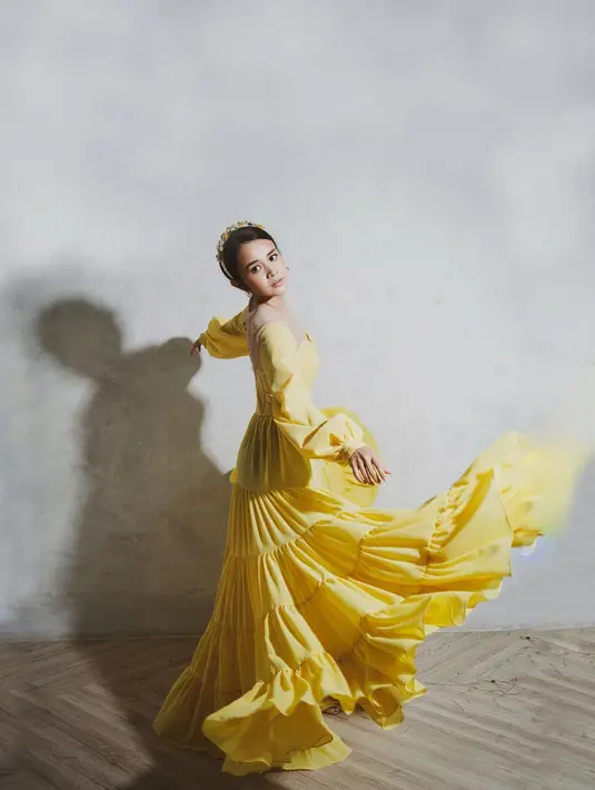 Tidak mencari referensi seperti kebanyakan pelaku peran, justru yang dilakukan Michelle Ziudith adalah mengandalkan arahan tim sutradara. Menurutnya, hal tersebut sangat berpengaruh terhadap kualitas aktingnya. (Instagram/michelleziu)