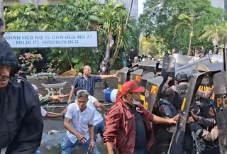 Proses eksekusi Hotel Sultan berlangsung ricuh. (Liputan6.com/Rifqy Alief Abiyya)