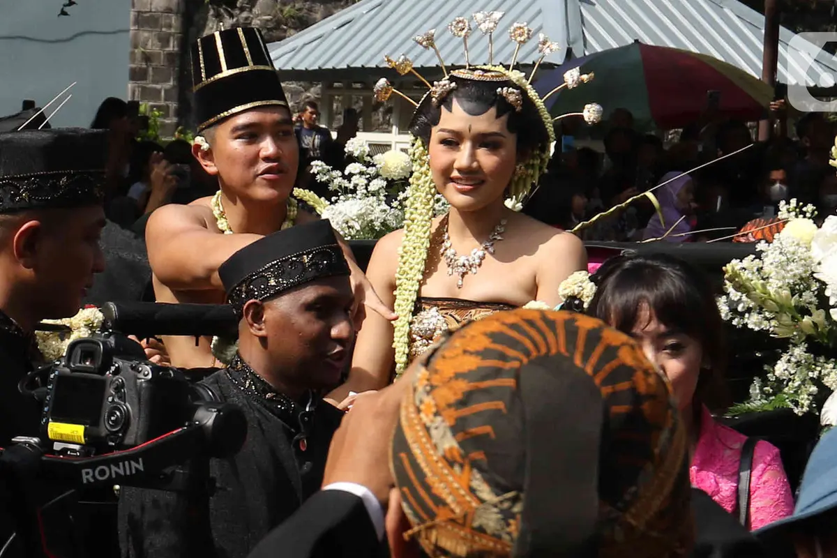 Kemeriahan Kirab Kaesang Pangarep dan Erina Gudono
