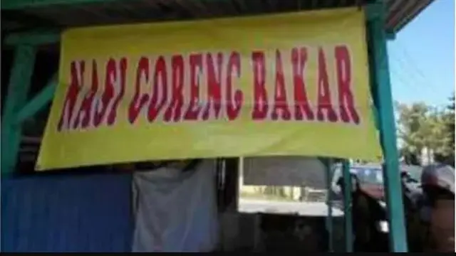 6 Spanduk Jualan Nasi Goreng Ini Bikin Gagal Paham, Mikir Keras
