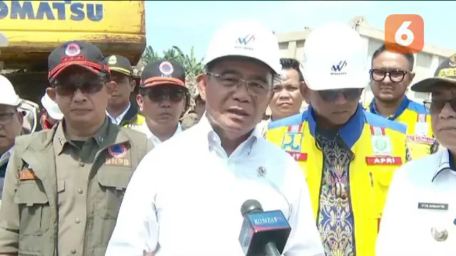 Menteri Koordinator Bidang Pembangunan Manusia dan Kebudayaan (Menko PMK) Muhadjir Effendy meninjau perbaikan jalan tol Bogor Ciawi Sukabumi (Bocimi) sesi dua ruas Cigombong-Parungkuda, (Liputan6.com/Fira Syahrin).