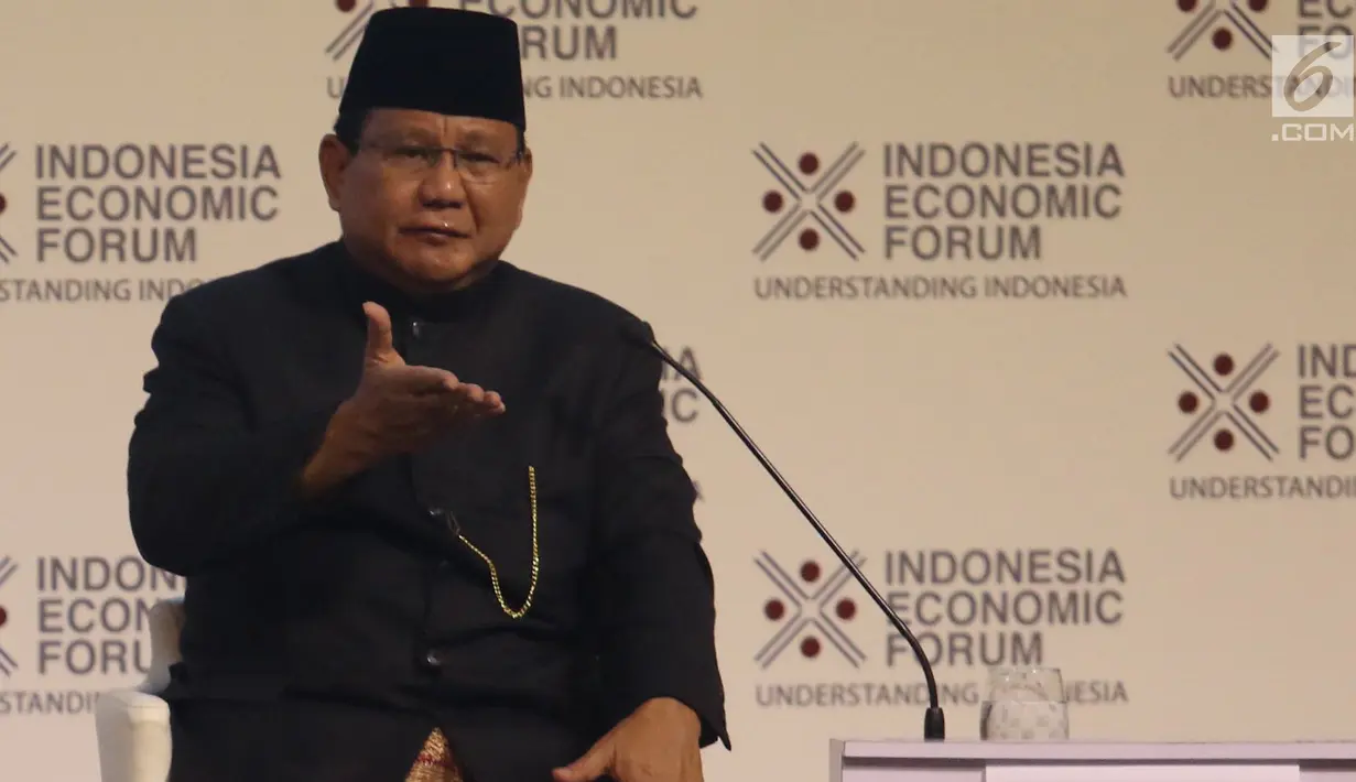 Calon Presiden Nomor Urut 2, Prabowo Subianto menyampaikan pidato dalam Indonesia Economic Forum 2018 di Jakarta, Rabu (21/11). Di acara tersebut, Prabowo berbicara soal kondisi ekonomi RI dan hal -hal yang ia khawatirkan. (Liputan6.com/Angga Yuniar)