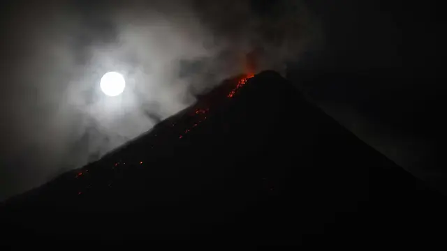 Gerhana Bulan-Gunung Mayon